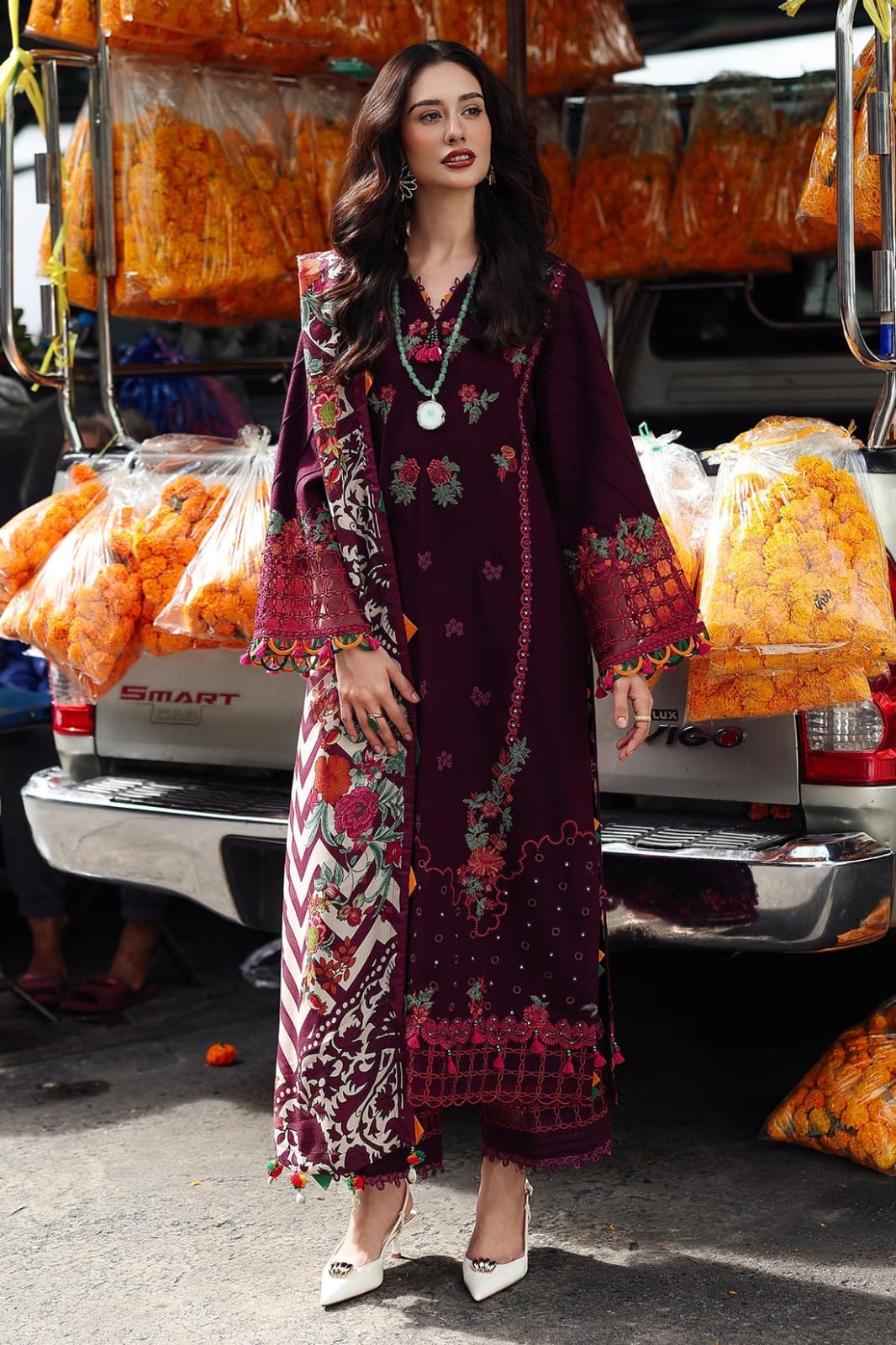 3PC UNSTITCHED LAWN EMBROIDERED SUIT
